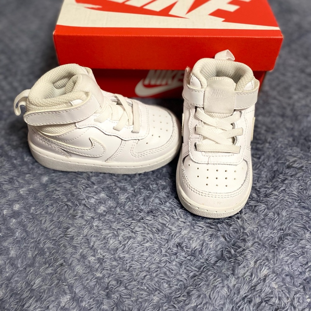 White Court Borough Mid Sneaker Size 5